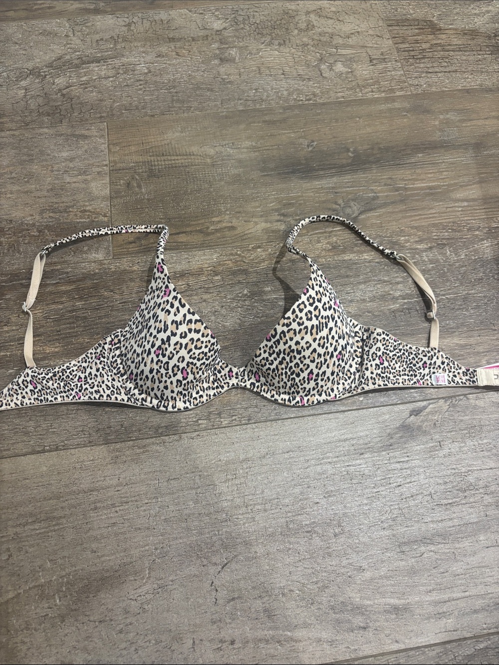 PINK Victoria's Secret Beige Leopard Print T-Shirt Bra with Pink Accents